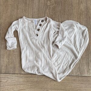 Lou Lou & Company Cozy Cream Knit Baby Gown Size Newborn